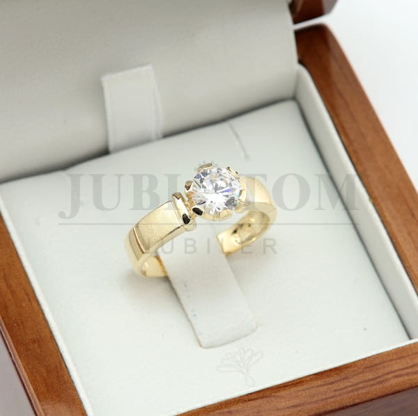 Pierscionek z cyrkonią Swarovski