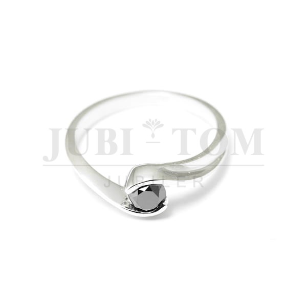 Pierścionek z białego złota z czarnym diamentem