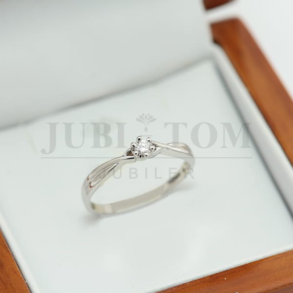 Pierścionek z brylantem 0,075 ct Si1/G