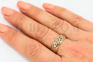 Pierścionek z ażurowymi kwiatkami