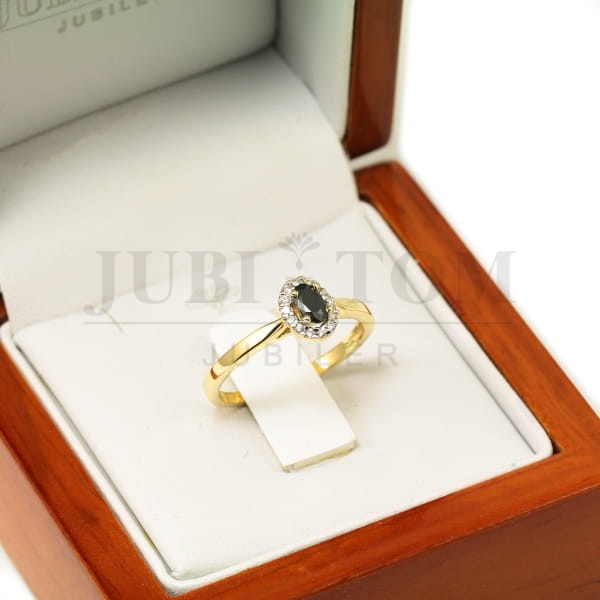 Złoty pierścionek z cyrkoniami Swarovski owalna czarna cyrkonia p.585