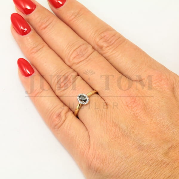 Złoty pierścionek z cyrkoniami Swarovski owalna czarna cyrkonia p.585