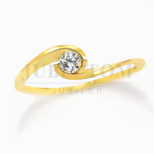 Pierścionek z prostokątną cyrkonią