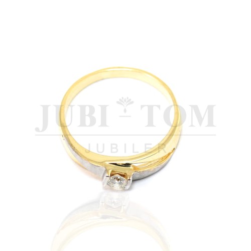 Pierscionek z brylantem 0,13 ct