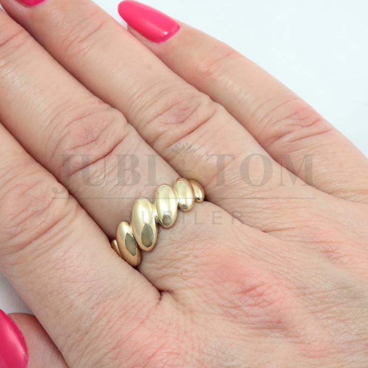 Modowy złoty  pierścionek