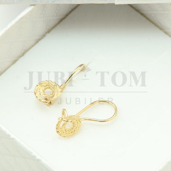 Delikatne kolczyki na biglu