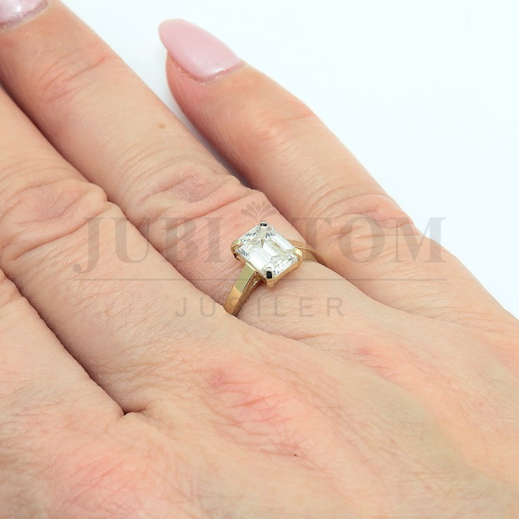 Pierścionek z moissanitem 2 karaty