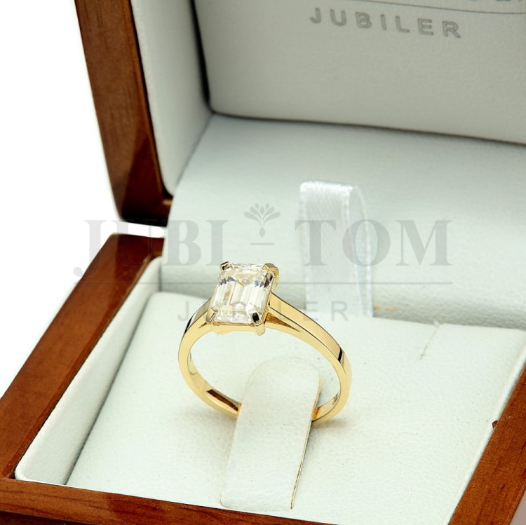 Pierścionek z moissanitem 2 karaty