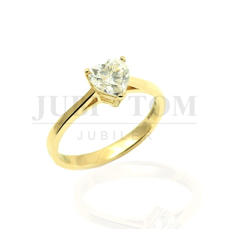 Pierścionek z moissanitem w kształcie serca