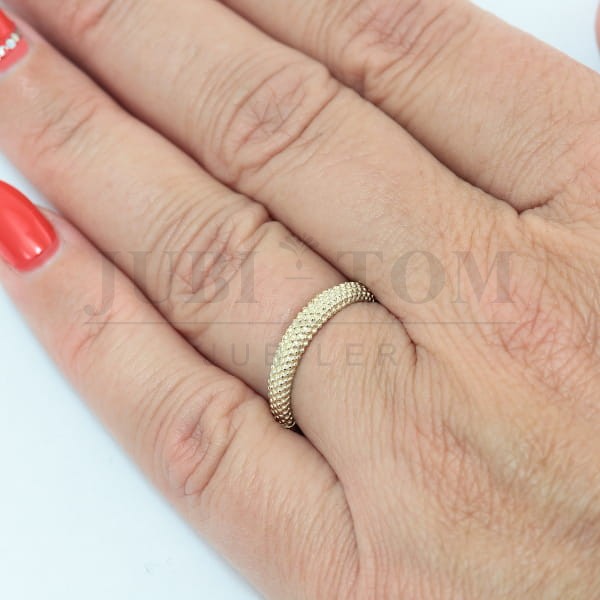 Ciekawy pierścionek a'la obrączka