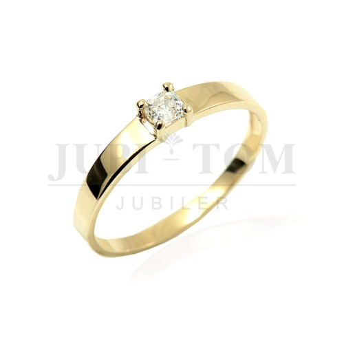 Pierścionek z  cyrkonią  Swarovski oprawiona w kwadrat p.585