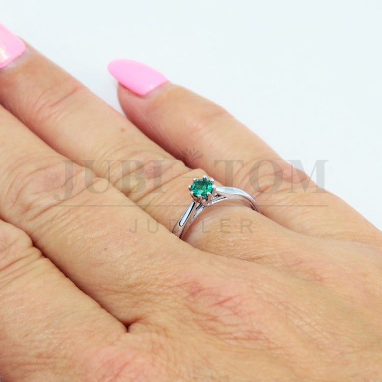 Pierścionek z zieloną cyrkonią białe złoto p.585