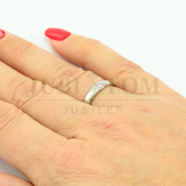 pierścionek z brylantem, białe złoto