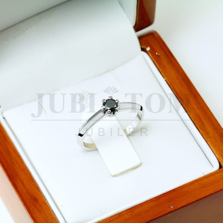 Pierścionek z białego złota z czarnym diamentem