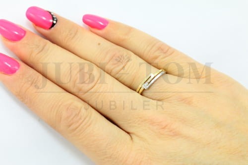 Pierścionek z cyrkonią Swarovski a'la sygnet p.585