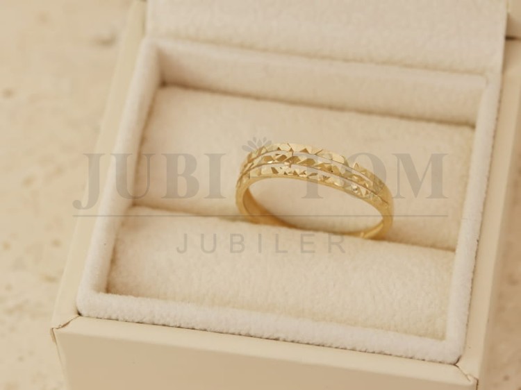 Diamentowany pierścionek