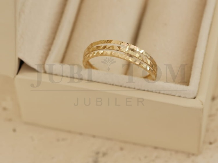 Diamentowany pierścionek