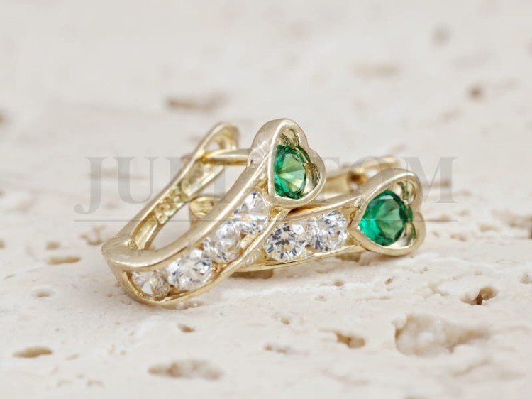 Kolczyki złote z białymi cyrkoniami i zieloną cyrkonią w serduszku