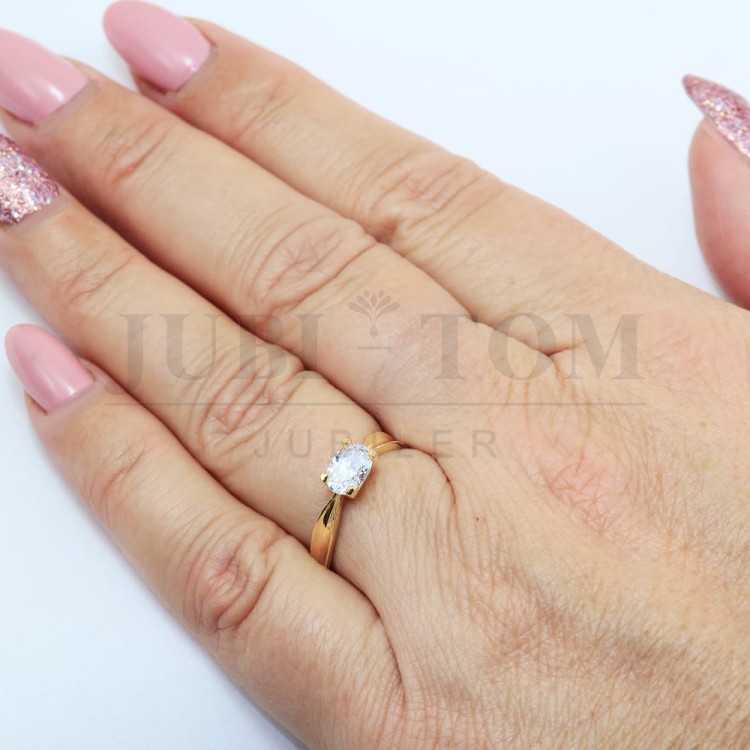 Pierścionek z  cyrkonią Swarovski p.585