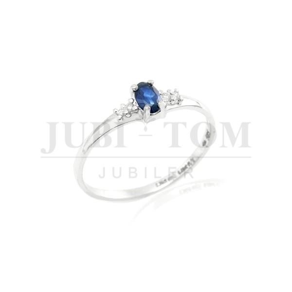 Pierścionek z brylantami i owalnym szafirem