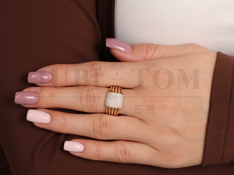 Efektowny  pierścionek z cyrkoniami Swarovski p.585