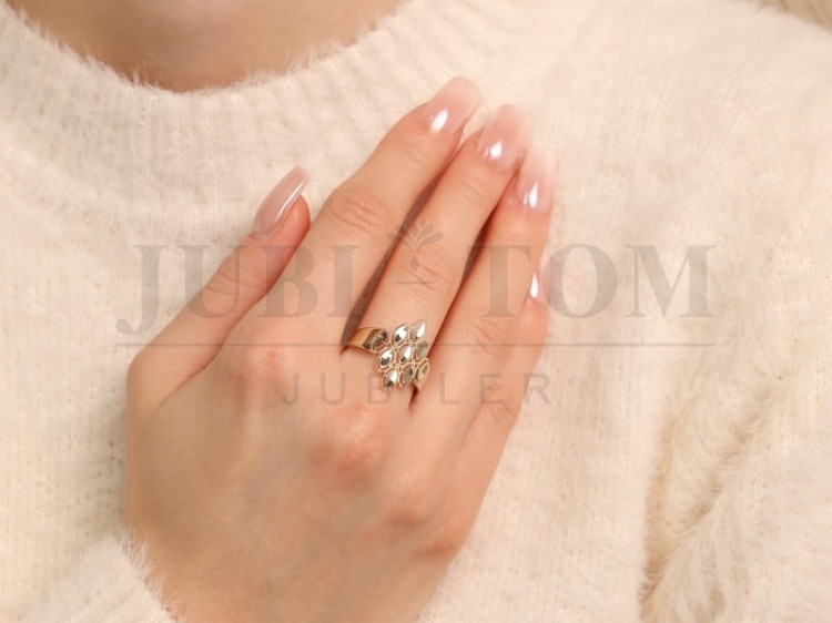 Diamentowany złoty pierścionek próby 585