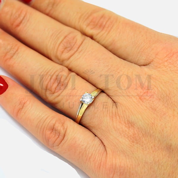 Pierścionek z cyrkonią Swarovski p.585