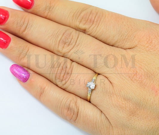 Pierścionek z białymi cyrkoniami Swarovski śliczny p.585