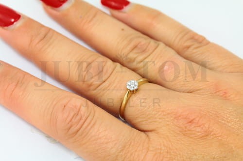 Pierścionek z cyrkoniami Swarovski p.585