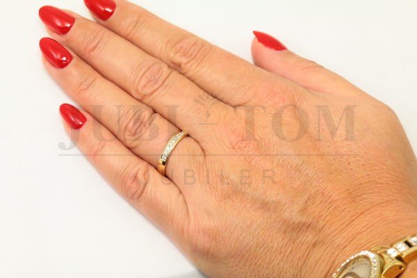 Klasyczne półokrągłe obrączki z 9 brylantami