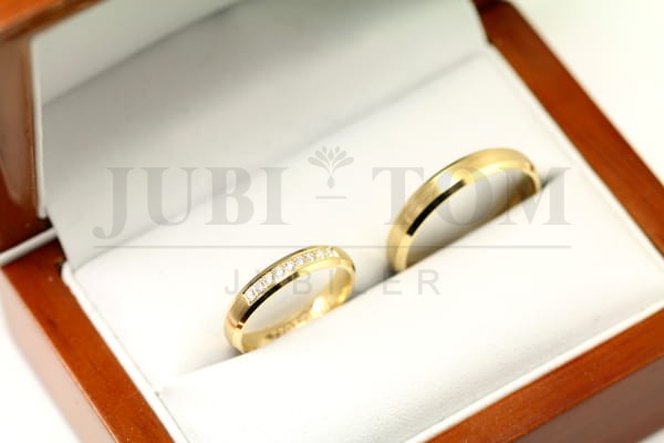 Obrączki półokrągłe z fazą i 9 brylantami