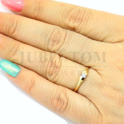 Pierścionek z brylantem 0,14 ct Si1/H
